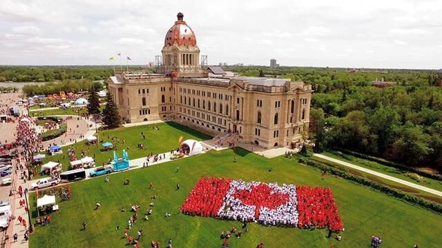 加拿大萨省移民